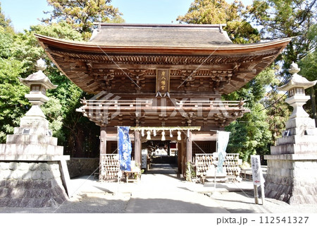 磐田市　府八幡宮の楼門と御神燈 112541327