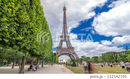 Champ de Mars and the Eiffel Tower timelapse hyperlapse in a sunny summer day. Paris, France 112542195
