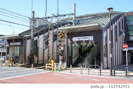 多磨霊園駅北口と南口 112542435