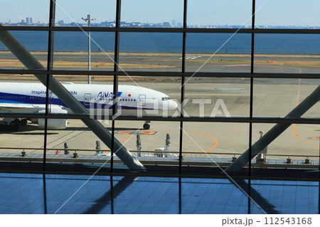 羽田空港第2ターミナル国際線ロビーからの景色 羽田空港第2ターミナル国際線ロビーからの景色 112543168