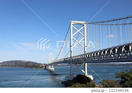 千畳敷から見る大鳴門橋（兵庫県 徳島県 鳴門海峡） 112544556