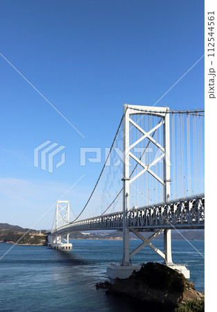 千畳敷から見る大鳴門橋（兵庫県 徳島県 鳴門海峡） 112544561