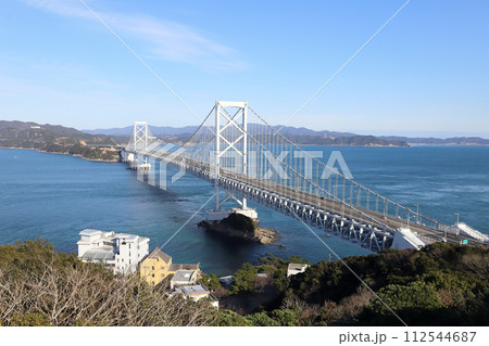 鳴門山展望台から見る大鳴門橋(兵庫県 徳島県 鳴門海峡) 鳴門山展望台から見る大鳴門橋(兵庫県 徳島県 鳴門海峡) 112544687