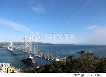 鳴門山展望台から見る大鳴門橋(兵庫県 徳島県 鳴門海峡) 鳴門山展望台から見る大鳴門橋(兵庫県 徳島県 鳴門海峡) 112544688