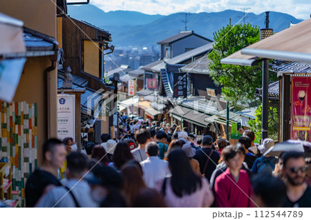 京都府　京都市　東山区　清水寺　関西　近畿地方　鳥居　夏　観光　神社　仏閣　伝統文化　参拝　清水坂 112544789