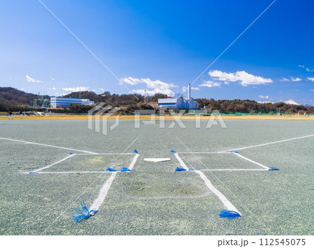 多摩川河川敷の野球場 112545075