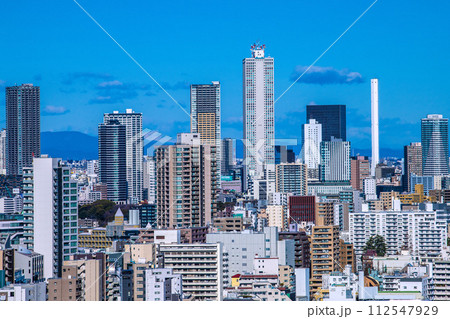 日本の東京都市景観 池袋副都心。サンシャイン60やタワーマンションなどを望む＝3月10日 112547929