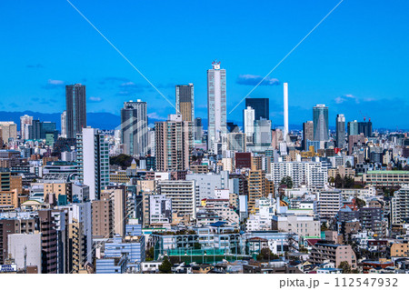 日本の東京都市景観 池袋副都心。サンシャイン60やタワーマンションなどを望む＝3月10日 112547932
