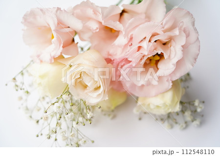 トルコキキョウとかすみ草の花束 トルコキキョウとかすみ草の花束 112548110