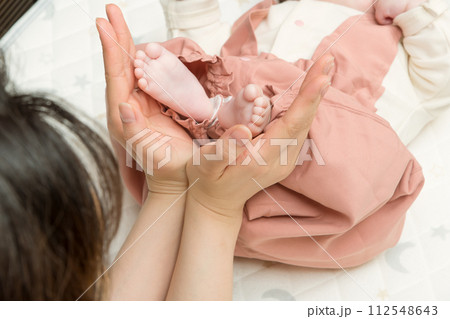 【赤ちゃん 可愛い足】 【赤ちゃん 可愛い足】 112548643