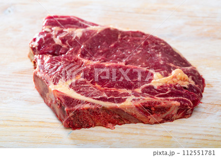 Raw veal chop 112551781