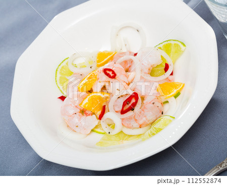 Ceviche with shrimps, lime, orange 112552874