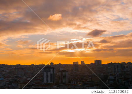 Dramatic sunset sky with the setting sun over the city, Istanbul 112553082