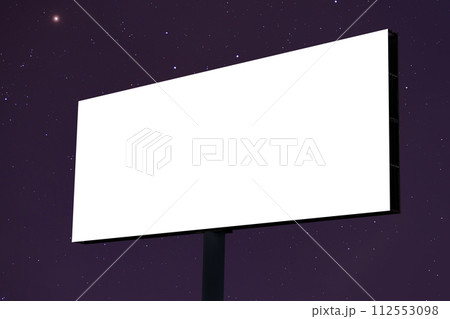 Mock up: blank white billboard and the dark sky with stars at night 112553098