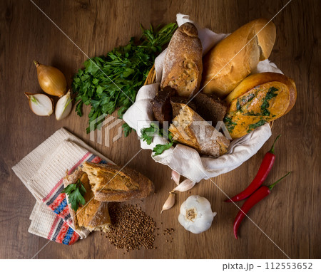 Fresh bread, buckwheat bread, garlic bread, French baguette 112553652