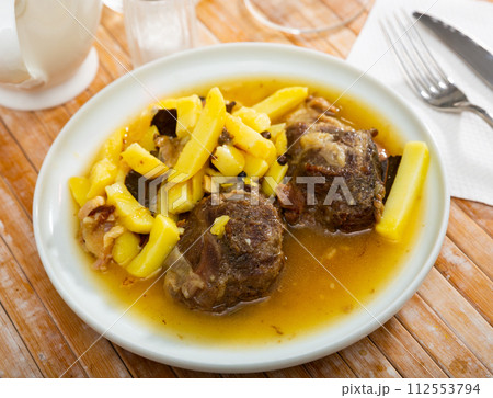 Fried pork with potatoes 112553794