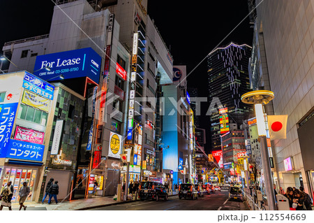 東京　渋谷区　渋谷センター街の都市風景　夜景 112554669