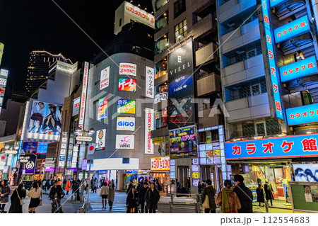 東京 渋谷区 渋谷センター街の都市風景 夜景 東京 渋谷区 渋谷センター街の都市風景 夜景 112554683