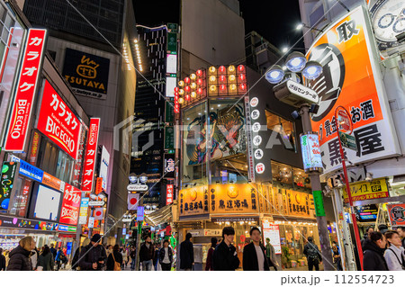 東京 渋谷区 渋谷センター街の都市風景 夜景 東京 渋谷区 渋谷センター街の都市風景 夜景 112554723