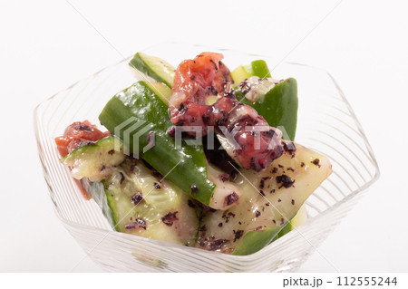 たたきキュウリの梅肉あえ 112555244