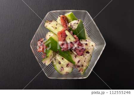 たたきキュウリの梅肉あえ 112555246