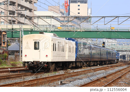 EF210形＋2100系＋マニ50形〜THE ROYAL EXPRESS〜（予讃線：香西〜高松） 112556004