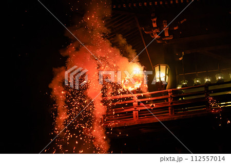 2024年3月11日　入堂する練行衆を先導するお松明　東大寺二月堂にて⑥ 112557014