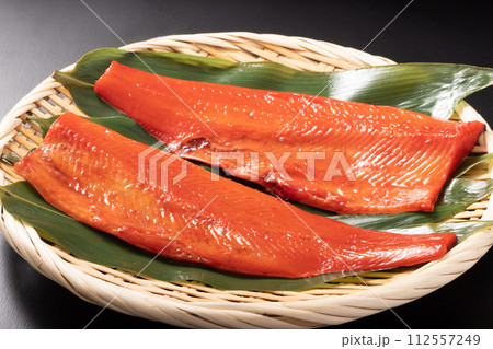 ［チリ産　養殖］サーモン　みりん漬け 112557249