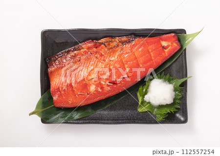 ［チリ産　養殖］サーモン　みりん漬け焼き 112557254