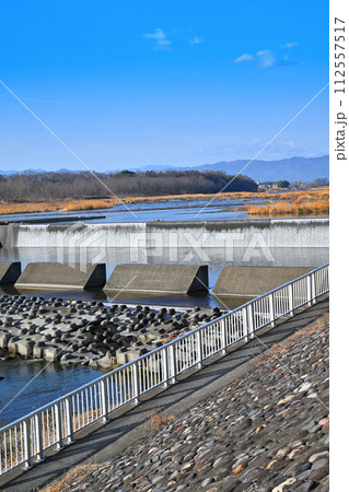 明戸白糸の滝 明戸床止め 荒川の冬景色 熊谷市 明戸白糸の滝 明戸床止め 荒川の冬景色 熊谷市 112557517