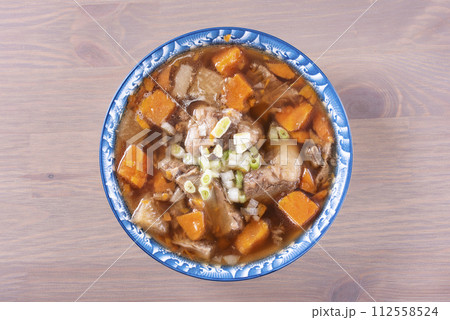 Braised beef brisket, radish and carrot 112558524