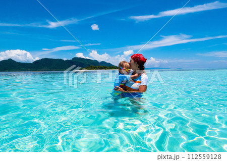 Mother and kid at tropical beach. Family vacation. 112559128