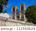 ノートルダム大聖堂正面～正面のバラ窓～(フランス-パリ) 112560628