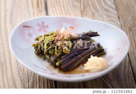 春の贅沢 蕨のおひたし（ わらび お浸し ） 112561862