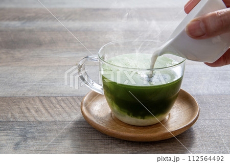 抹茶ラテ　日本の宇治抹茶から作る本物の抹茶ラテ 112564492
