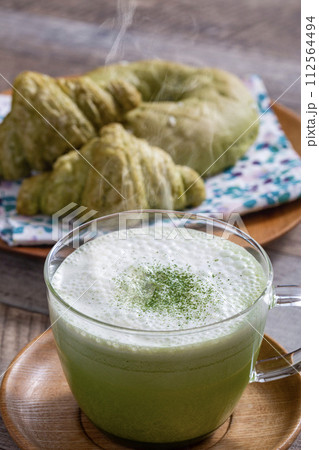 抹茶ラテ　日本の宇治抹茶から作る本物の抹茶ラテ 112564494
