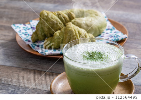 抹茶ラテ 日本の宇治抹茶から作る本物の抹茶ラテ 抹茶ラテ 日本の宇治抹茶から作る本物の抹茶ラテ 112564495