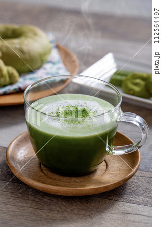 抹茶ラテ　日本の宇治抹茶から作る本物の抹茶ラテ 112564497
