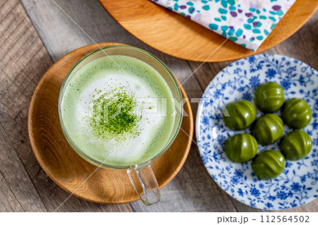 抹茶ラテ　日本の宇治抹茶から作る本物の抹茶ラテ 112564502