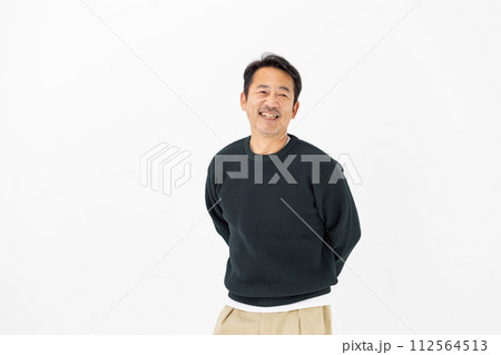 男性　カジュアル　ポートレート 112564513