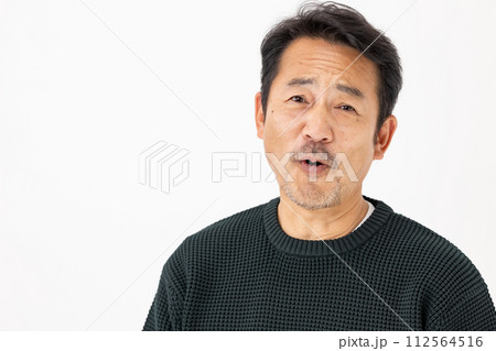 男性 カジュアル ポートレート 男性 カジュアル ポートレート 112564516