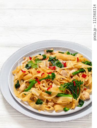 rice noodles with chicken, eggs, chinese broccoli 112568314