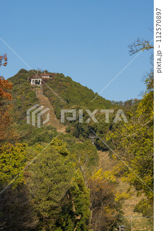 日本　滋賀県近江八幡市にある八幡山と八幡山ロープウェー 112570897