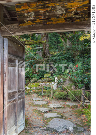日本　滋賀県愛知郡愛荘町にある湖東三山の一つ、金剛輪寺の明寿院庭園 112571308