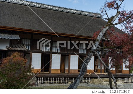 日本　滋賀県彦根市の彦根城の隣にある楽々園の御書院. 112571367