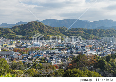 日本 滋賀県彦根市にある彦根城から見える彦根の街並み 日本 滋賀県彦根市にある彦根城から見える彦根の街並み 112571618