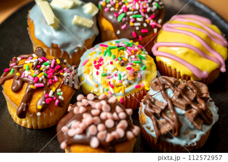 手作りのチョコケーキ 112572957