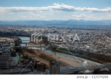 群馬県庁の本庁舎から見る南側の風景 112574266