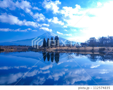 (静岡県)真冬の田貫湖 逆さ富士 (静岡県)真冬の田貫湖 逆さ富士 112574835