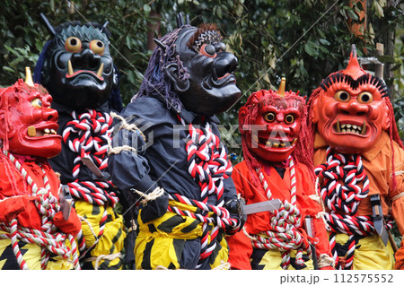 鬼追い式で鬼さん達集合 鬼追い式で鬼さん達集合 112575552